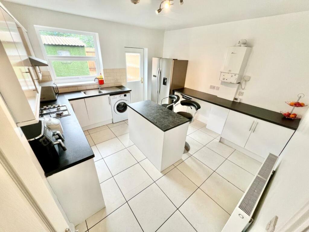 Lovely Spacious Room Near Train Station And University Dallington  Exterior foto