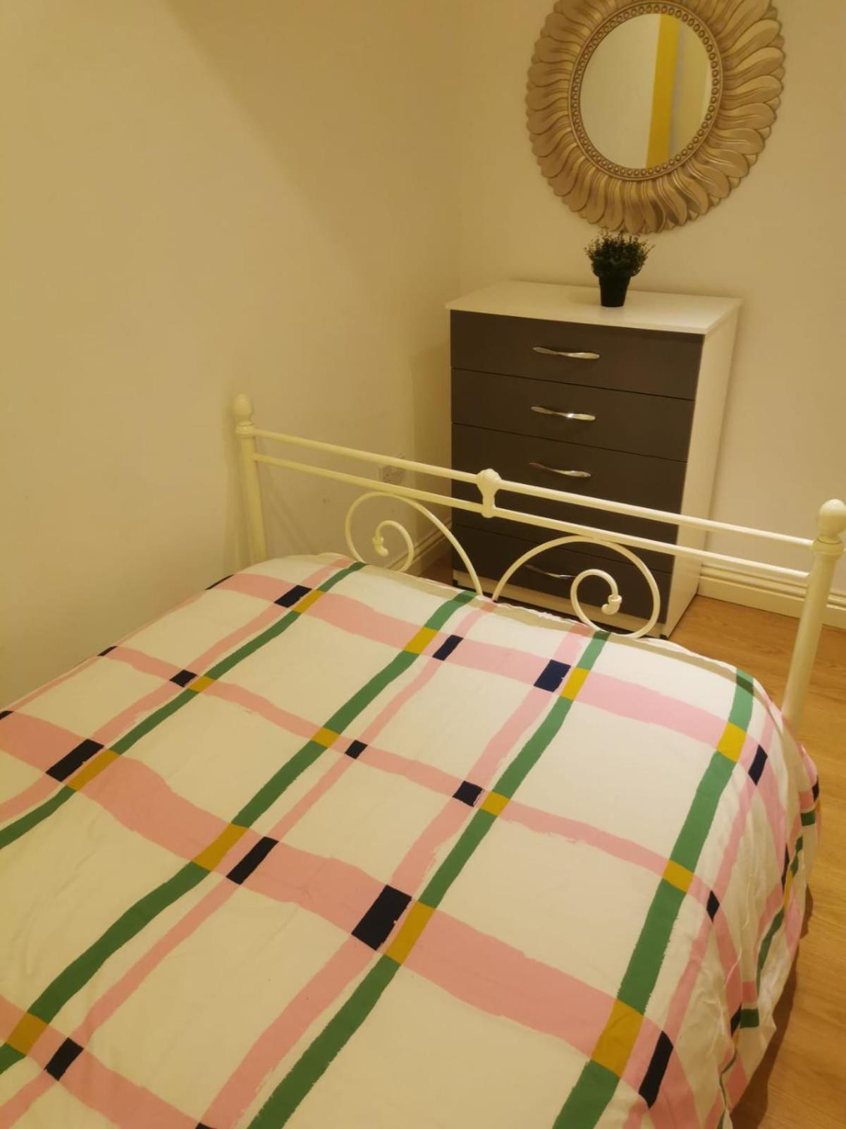 Lovely Spacious Room Near Train Station And University Dallington  Exterior foto